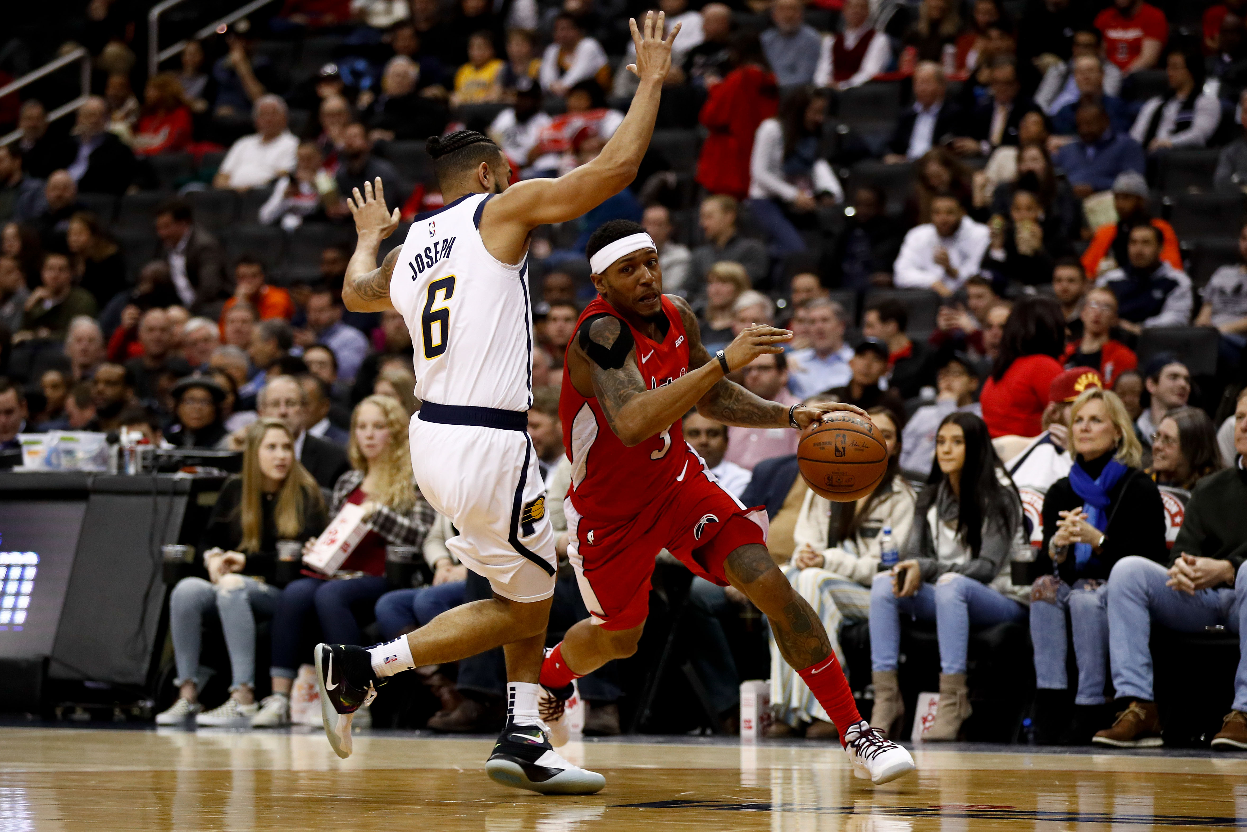 [NBA]马刺抢断快攻 福克斯上演大风车灌篮.
