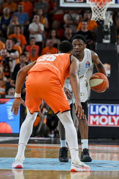 即将出山？罗马诺：贝西克塔斯力邀索尔斯克亚执教 双方拟签订为期一年半合同