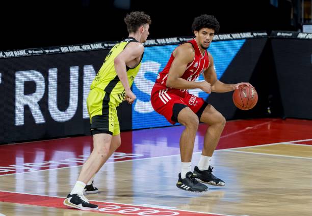 德国杯：萨尔布吕肯以2比1逆转战胜门兴格拉德巴赫 杀进半决赛