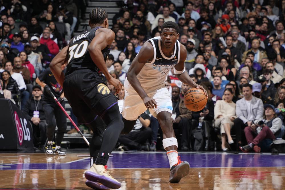 超级世界波！王钰栋轰赛季第4球，双手指天悼念布彭扎