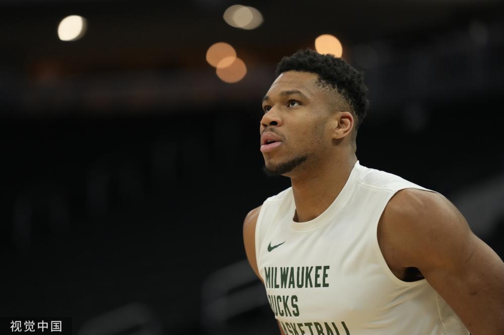 众生相！热巴毛巾捂脸不想看 骑士主力淡定看戏 斯特鲁斯无聊啃指甲